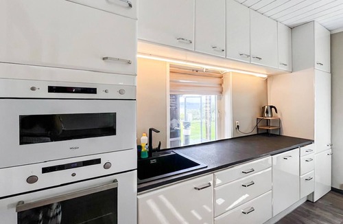 Follafoss House | Nice home in Follafoss with house a panoramic view