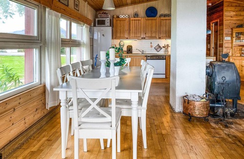 Askvoll House | Nice home in Holmedal with house a panoramic view
