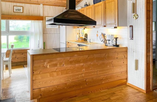 Askvoll House | Nice home in Holmedal with house a panoramic view