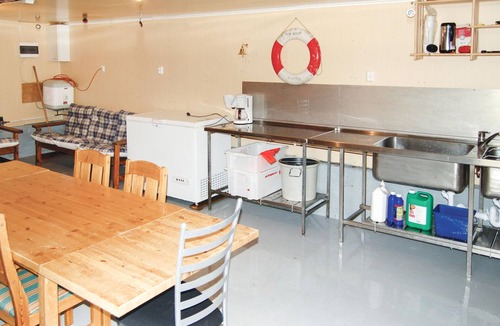Hundeidvik House | Nice home in Hundeidvik with house sea view