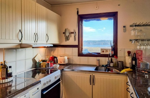 Klovedal House | Nice home in Klövedal with house sea view