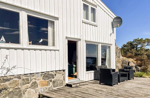 Kolbjørnsvik House | Nice home in Kolbjørnsvik with house sea view