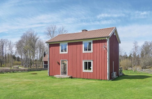Lenhovda House | Nice home in Lenhovda with kitchen