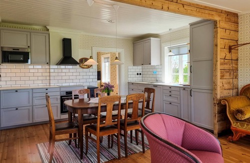 Mellerud House | Nice home in Mellerud with WiFi