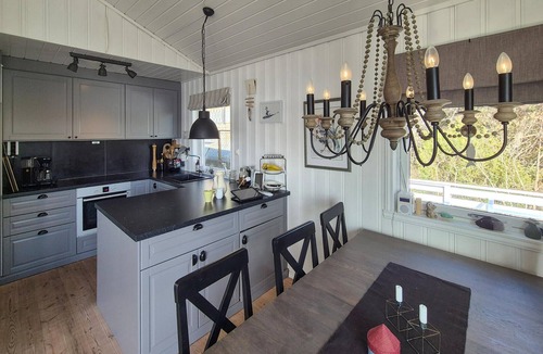 Bomlo House | Nice home in Mosterhamn with sauna