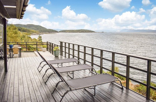 Hervik House | Nice home in Nedstrand with sauna