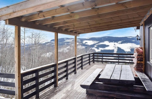 Nordre Land House | Nice home in Nord-Torpa with WiFi