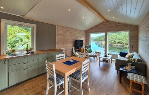 Meland House | Nice Home In Rossland With Wifi