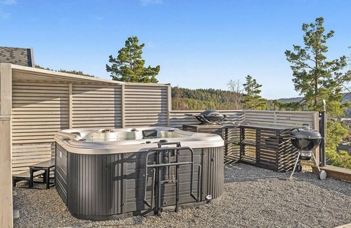 Drangedal House | Nice home in Sannidal with lake view