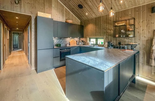 Grondalen House | Nice home in Trysil with house a mountain view