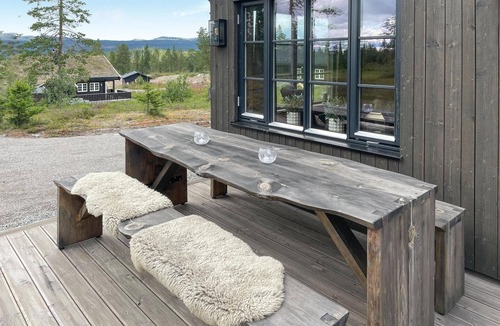 Grondalen House | Nice home in Trysil with house a mountain view