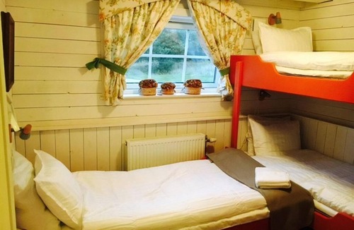 Tystberga House | Nice home in Tystberga with 3 Bedrooms and Jacuzzi