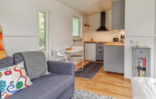 Vargon House | Nice Home In Vänersnäs With House A Mountain View