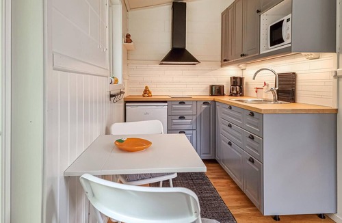 Vargon House | Nice home in Vänersnäs with house a mountain view