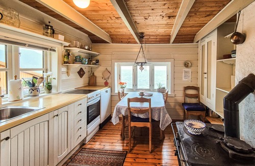 Kvinnherad House | Nice home in Valen with house sea view