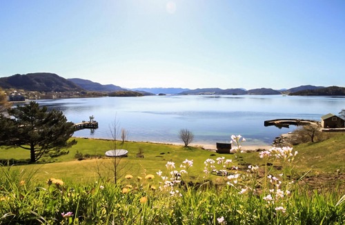 Kvinnherad House | Nice home in Valen with house sea view