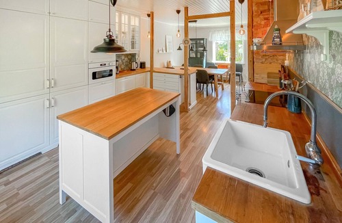 Hanger House | Nice home in Värnamo with sauna