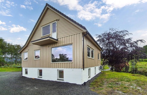 Vindafjord House | Nice home in Vikebygd with house sea view