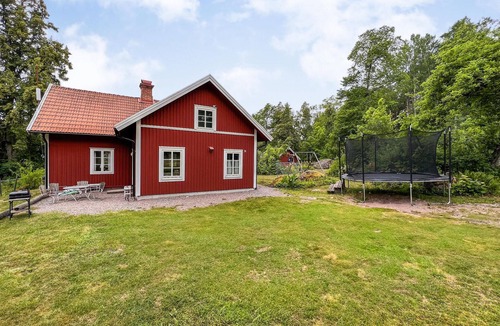 Vimmerby House | Nice home in Vimmerby with lake view