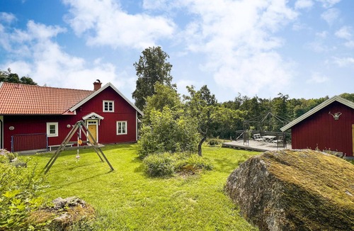 Vimmerby House | Nice home in Vimmerby with lake view