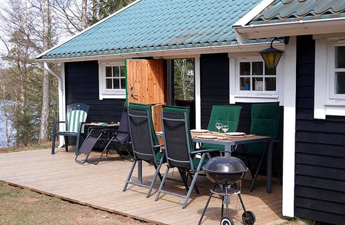 Roke House | Nice little cottage by the lake with boat