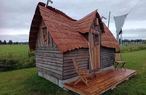 Nivala Apartment | Noitamökki elämyspuistossa