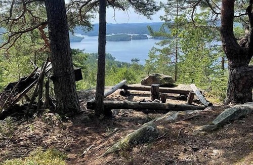 Hennseid House | Nordic design cabin with a view over Lake Toke