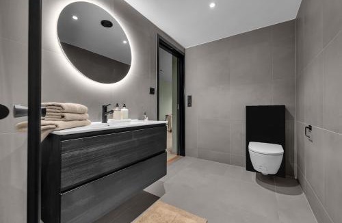 Tromsdalen Apartment | Northern Lights Apartment - with amazing views and parking