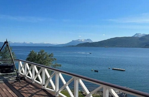 Ballangen House | Northern lights view cabin with big veranda