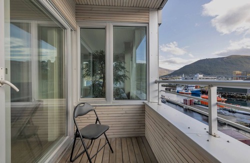 Tromso Apartment | Northstay - Tromsø Mountain View Apartment
