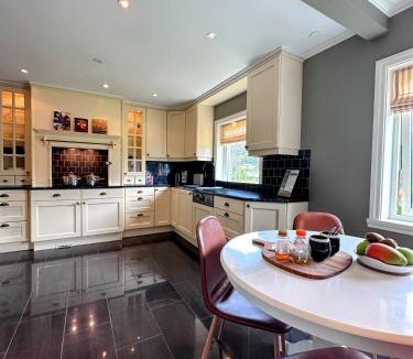 Godvik Villa | Norwegian Villa for 11 and great Views