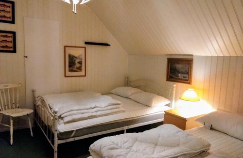 Sævareid House | Nostalgisk feriehus nær Skogseidvatnet