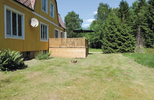 Markaryd Municipality House | Not far from Lake Tannsjö, this country house is surrounded by forest.