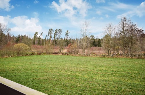 Vederslov Apartment | Not far from Lake Vederslöv, this large vacation apartment on the 1st floor welcomes you.