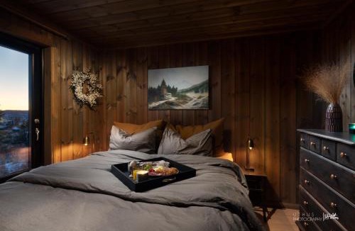 Vikberget House | Ny og moderne hytte med sauna, jacuzzi og eget spillrom med biljard og dart Gratis elbillading og strøm inkludert i prisen