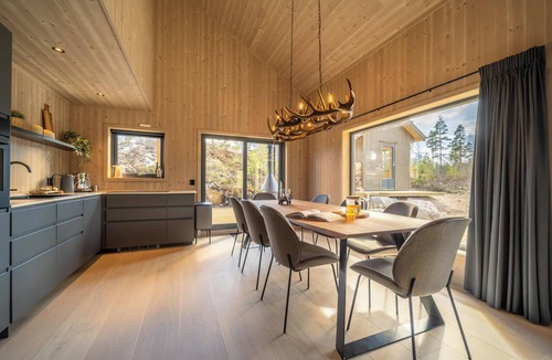 Kviteseid Ski Chalet | Nyborg Hytte | 8p | With Sauna & By the Water