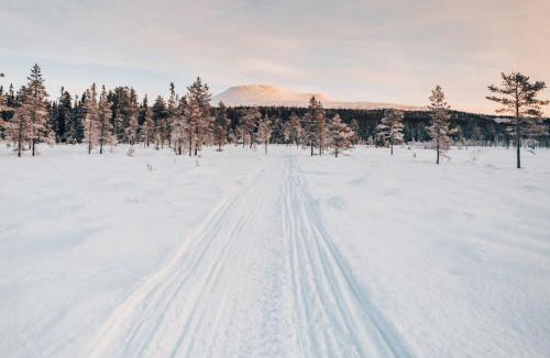 Idre House | Nybyggd fjällstuga, egen bastu & panoramautsikt för 10 pers
