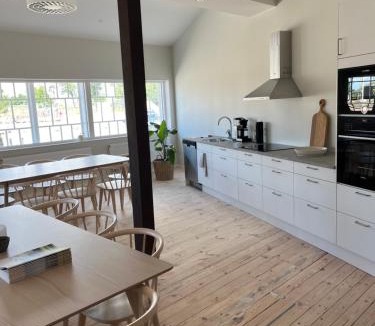 Beddingestrand Apartment | Nybyggd lgh 100m till stranden, 150m till golfbana ,samt gemensam pool och spa