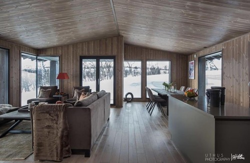 Hol Municipality House | Nydelig og Moderne hytte på Kikut Geilo - 6 senger, 4 soverom og jacuzzi