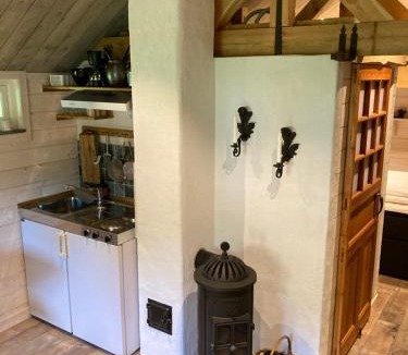 Kolmarden House | Nyrenoverad liten stuga i Marmorbruket