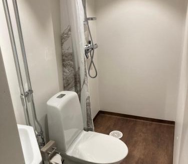 Kolmarden House | Nyrenoverad liten stuga i Marmorbruket