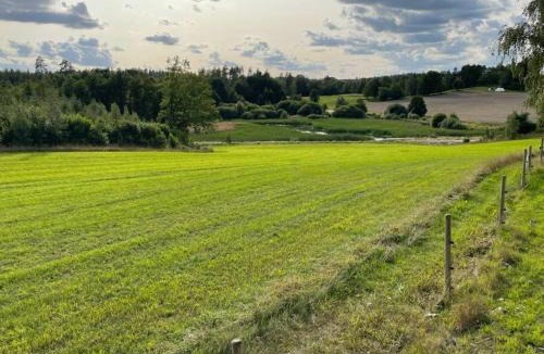 Linkoping Apartment | Nyrenoverad stuga nära naturen