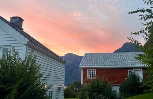 Aurland House | Nyrestaurert hus fra 1700-tallet