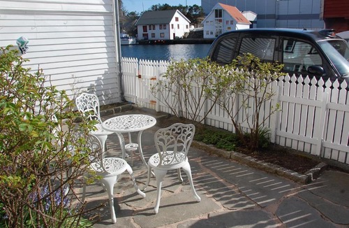 Skudeneshavn Apartment | Ocean Front Garden