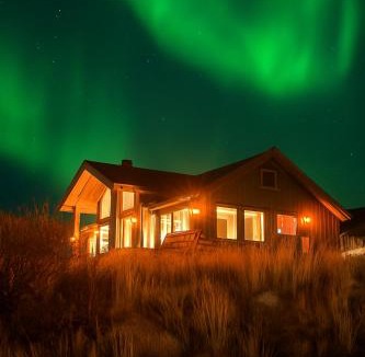 Ballstad House | Oceanfront Cabin in Lofoten with Panoramic View