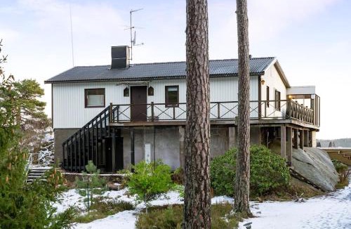 Stavsnas House | Oceanfront Escape with Sauna & Jacuzzi