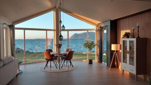 Vestvagøy House | Oceanfront Infinity Lodge, Lofoten