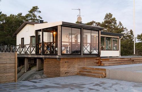 Stavsnas House | Oceanfront Retreat Heated Pool, Sauna, Jacuzzi