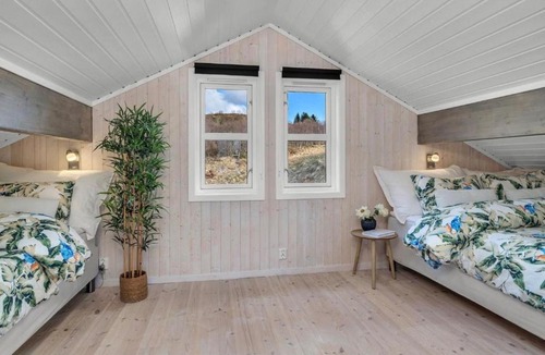 Klakksjorda House | Oceanview Cabin Sleeps 6 - Sauna - Private Terrace