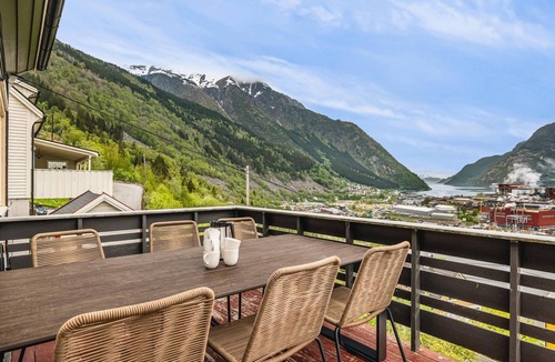 Odda Apartment | Odda Living - 3BR - Balcony - AG3
